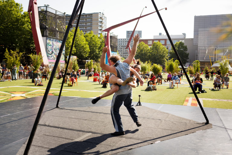 19 september circus in de stad - First Steps